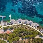 & Ξενοδοχείο 5*